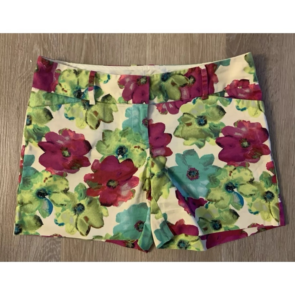 The Limited  Crew Fit Ladies Size 4 Green & Burgundy Floral Bermuda Shorts